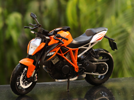 Original Licensed KTM 1290 Super Duke R Diecast Bike | 1:12 Scale Model (14 Years Till Grown Ups) For Cheap