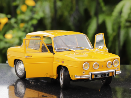 100% Original Licensed Renault 8S Diecast Car | 1:18 Scale Model For Sale